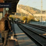 Menton Garavan Menton : valise près du quai de gare