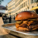 Nice burger restaurants à Nice : burger smash doré et frites croustillantes
