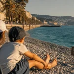 Nice en famille sur la Promenade des Anglais : poussette, enfants et Méditerranée