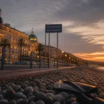 Promenade des Anglais à Nice, mer et hôtels à l’aube