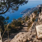 Randonnées Alpes Maritimes : sentier au-dessus de la Méditerranée près d’Èze