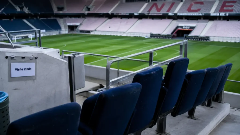 Visiter le stade de Nice : tribunes et tunnel de joueurs