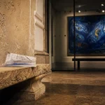 Musée Chagall Nice à Cimiez : peinture biblique bleue, salle du musée