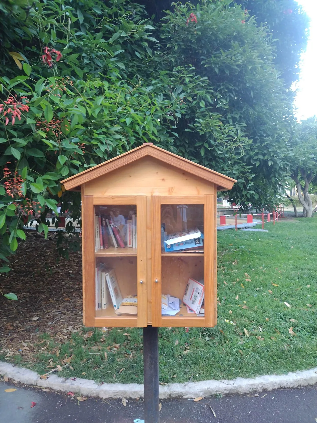 La boîte à livres dans le Jardin Alsace Lorraine