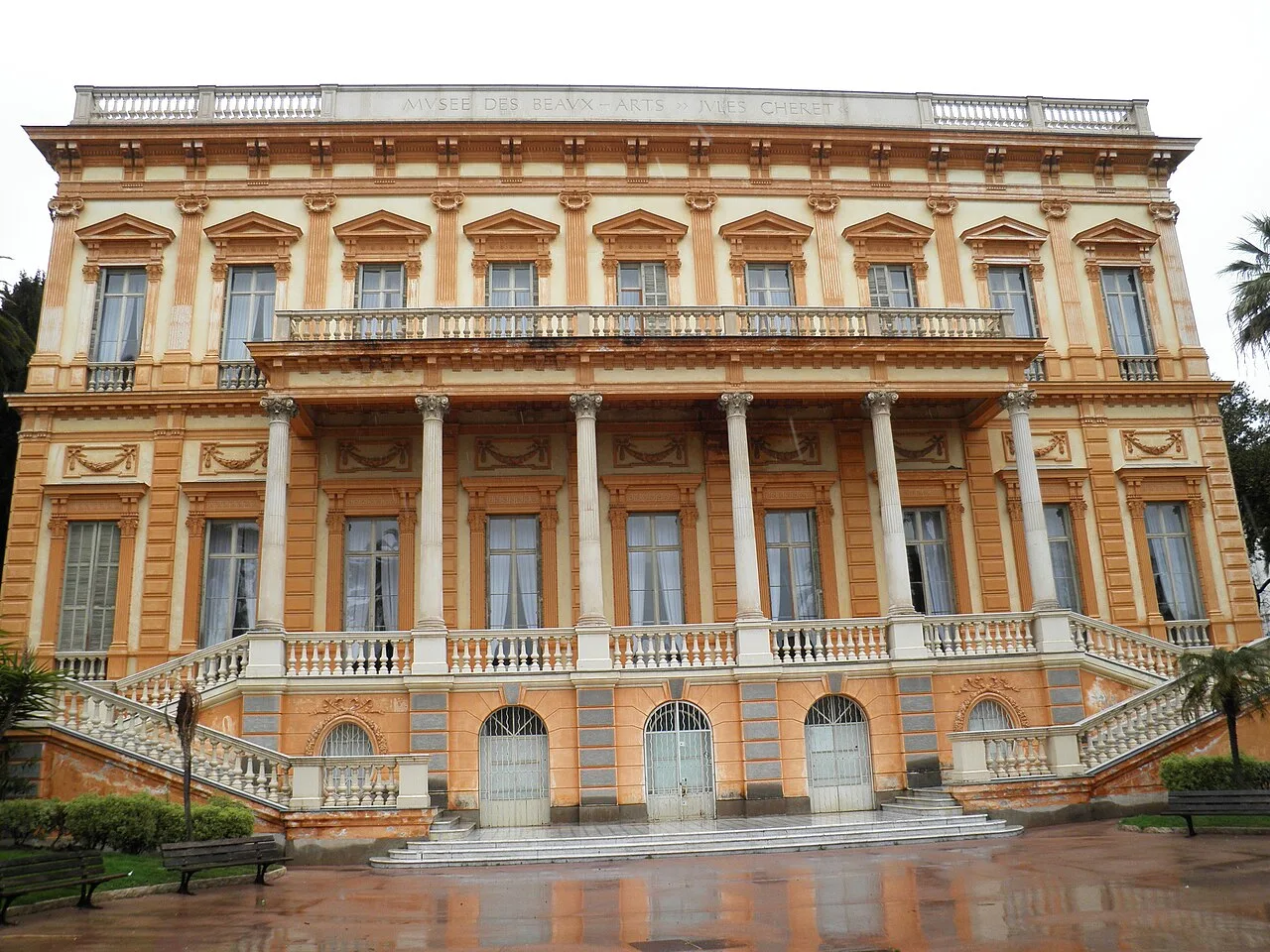 Le bâtiment du musée des Beaux-Arts Jules Chéret