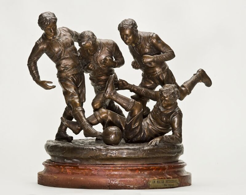 Un match intéressant, sculpture du domaine public conservée dans les collections du Musée national du Sport